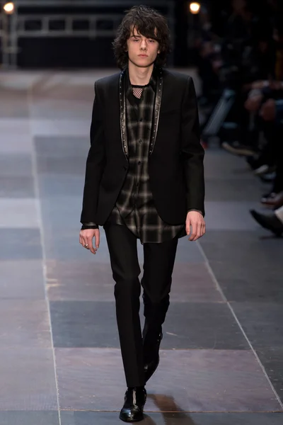 Look 28